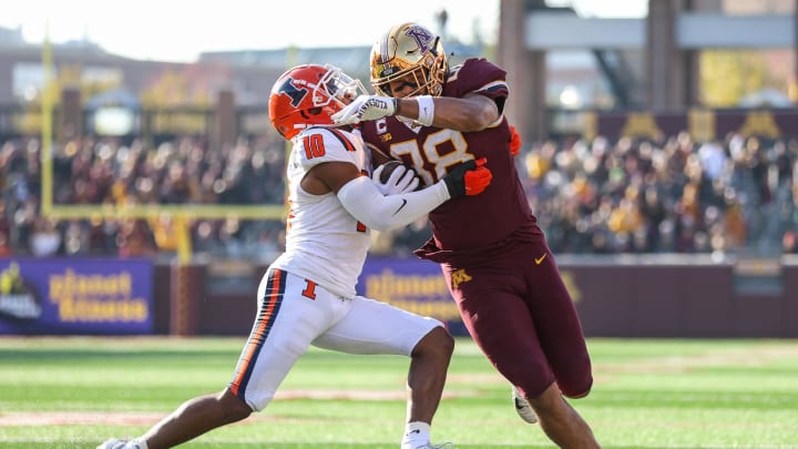 Nov 4, 2023; Minneapolis, Minnesota, USA; Minnesota Golden Gophers tight end Brevyn Spann-Ford (88) runs the ball for a touchdown while Illinois Fighting Illini defensive back Miles Scott (10) defends during the first half at Huntington Bank Stadium. Mandatory Credit: Matt Krohn-USA TODAY Sports