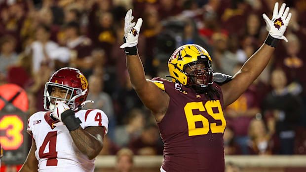 Minnesota Golden Gophers offensive lineman Aireontae Ersery (69) celebrates 