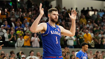 Hunter Dickinson, Kansas Jayhawks