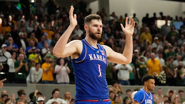 Hunter Dickinson, Kansas Jayhawks
