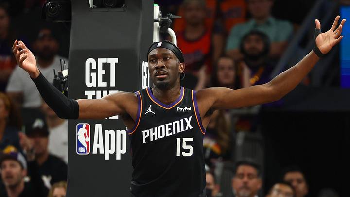 Phoenix Suns center Mark Williams (15) against the Portland Trail Blazers during the play-in rounds of the 2026 NBA Playoffs at Mortgage Matchup Center.