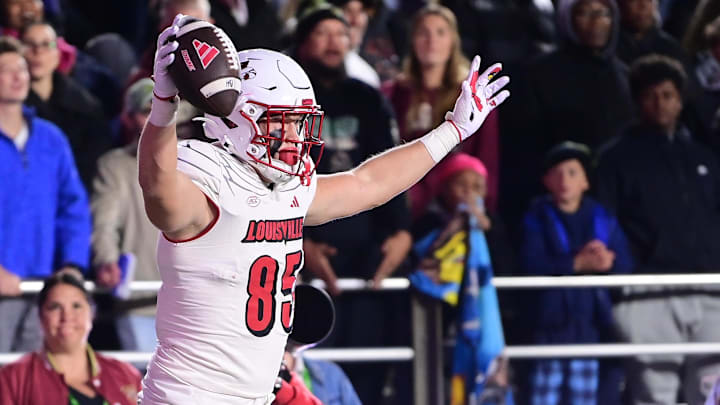 Louisville Cardinals tight end Nate Kurisky (85)