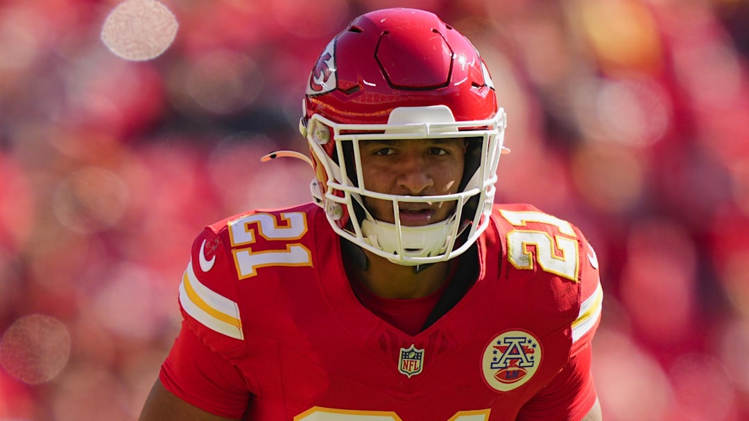 Oct 19, 2025; Kansas City, Missouri, USA; Kansas City Chiefs safety Jaden Hicks (21) defends during the second half against the Las Vegas Raiders at GEHA Field at Arrowhead Stadium. Mandatory Credit: Jay Biggerstaff-Imagn Images