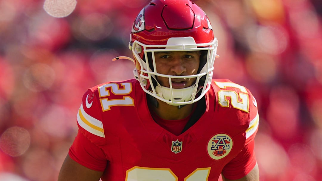Oct 19, 2025; Kansas City, Missouri, USA; Kansas City Chiefs safety Jaden Hicks (21) defends during the second half against the Las Vegas Raiders at GEHA Field at Arrowhead Stadium.