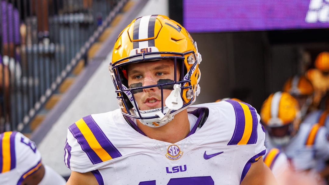 LSU Tigers tight end Bauer Sharp (10) during warmups 