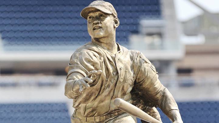 The Top 3 Cards of Josh Gibson, The Most Underrated Power Hitter Ever (featured). Photo by ON SI Collectibles