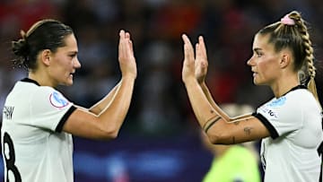 Sieht so das neue Wölfinnen-Sturmduo aus?