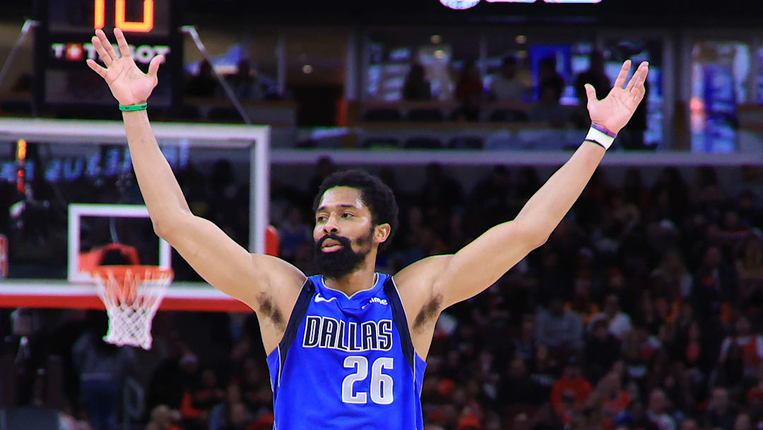 Dallas Mavericks v Chicago Bulls