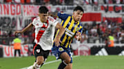 Juan Gimenez (r.) im Einsatz gegen River Plate