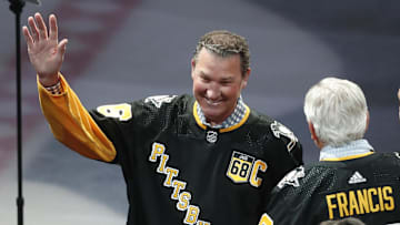 Feb 18, 2024; Pittsburgh, Pennsylvania, USA;  Pittsburgh Penguins former center Mario Lemieux gestures to the crowd during a ceremony to retire the jersey number of Penguins former right wing Jaromir Jagr (not pictured) at PPG Paints Arena. The Penguins host the Los Angeles Kings after the ceremony. Mandatory Credit: Charles LeClaire-Imagn Images