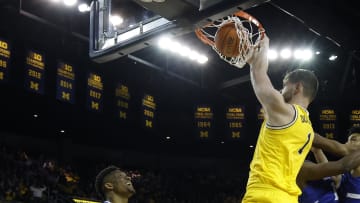 Hunter Dickinson lead a Michigan offense that should combine with the Wildcats tonight to provide a high-scoring game. 