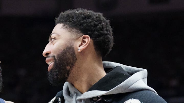 Mar 8, 2026; New Orleans, Louisiana, USA; New Orleans Pelicans center DeAndre Jordan (6) chats with Washington Wizards forward Anthony Davis during the first half at Smoothie King Center. Mandatory Credit: Matthew Hinton-Imagn Images