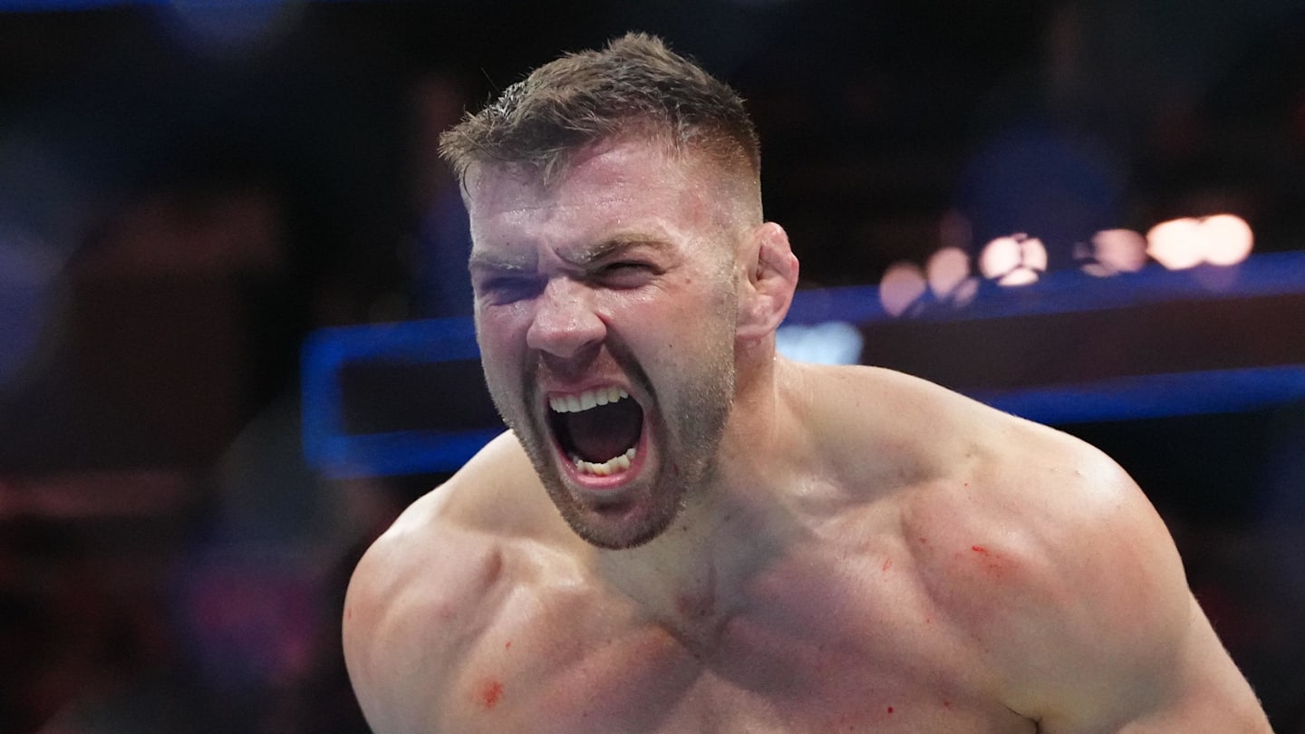 UFC Middleweight Champion Du Plessis Faces Undefeated Chimaev at UFC 319 Chicago