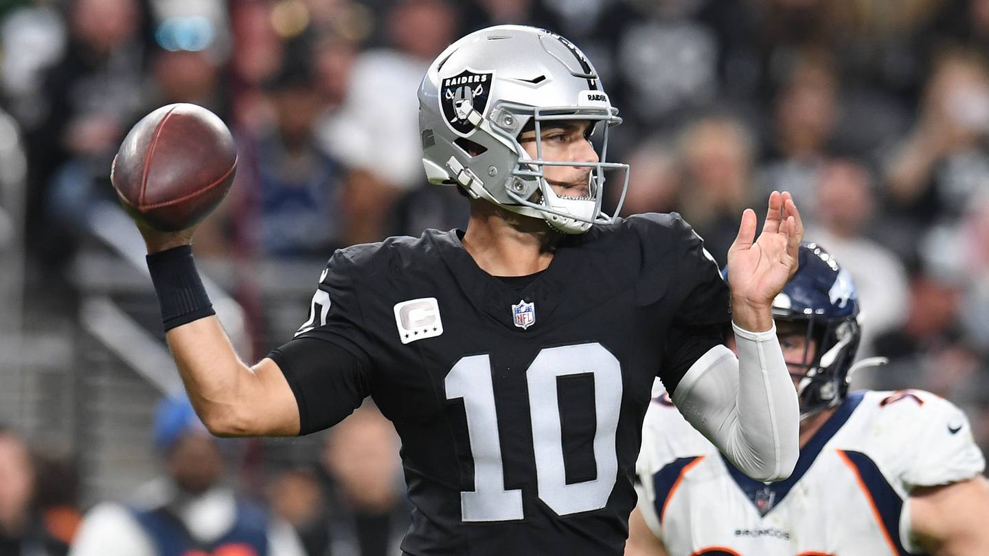 Jimmy Garoppolo Is Having a Weird Career - Vimarsana News