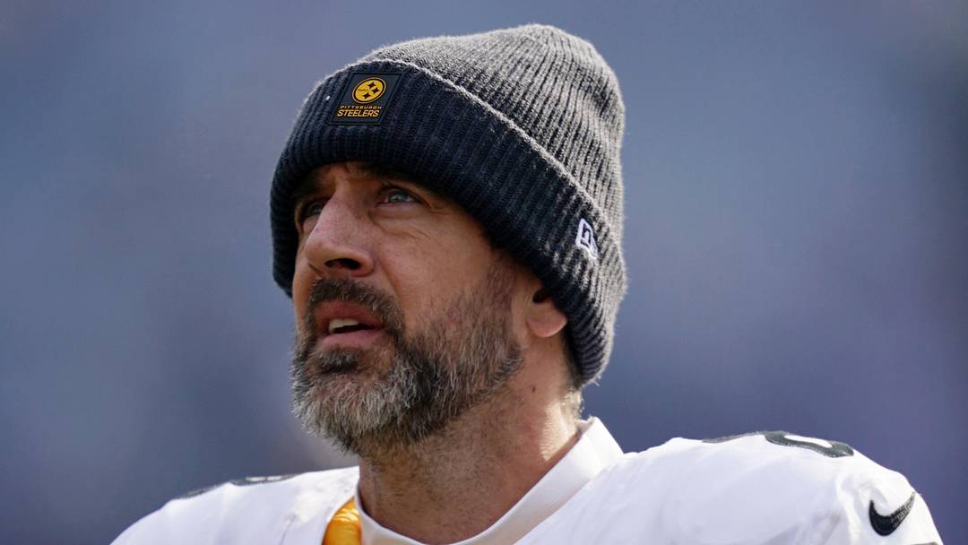 Pittsburgh Steelers quarterback Aaron Rodgers