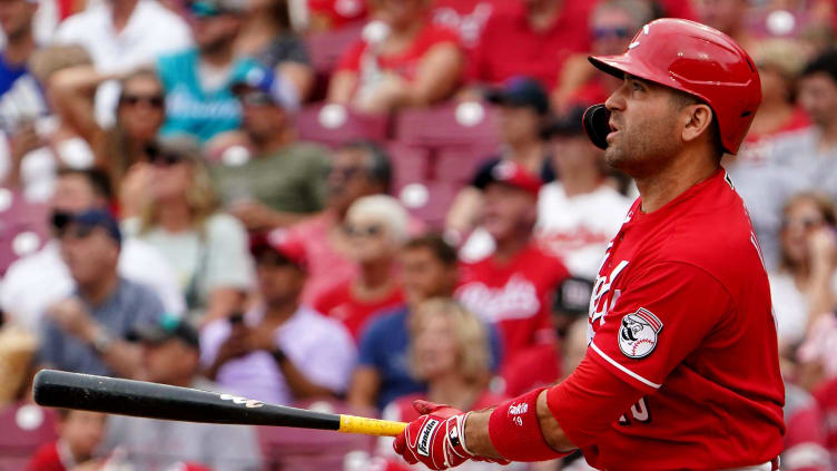 Cincinnati Reds designated hitter Joey Votto (19).