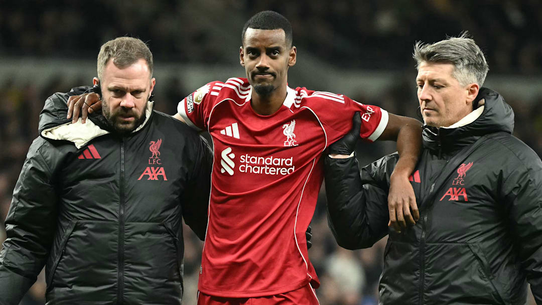 Alexander Isak (middle) suffered an injury in Liverpool’s clash vs. Tottenham Hotspur. 