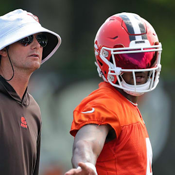 Browns offensive coordinator Ken Dorsey, left, watches quarterback Deshaun Watson during minicamp, Thursday, June 13, 2024, in Berea.