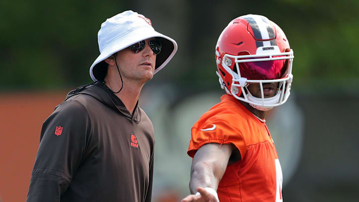 Browns offensive coordinator Ken Dorsey, left, watches quarterback Deshaun Watson during minicamp, Thursday, June 13, 2024, in Berea.