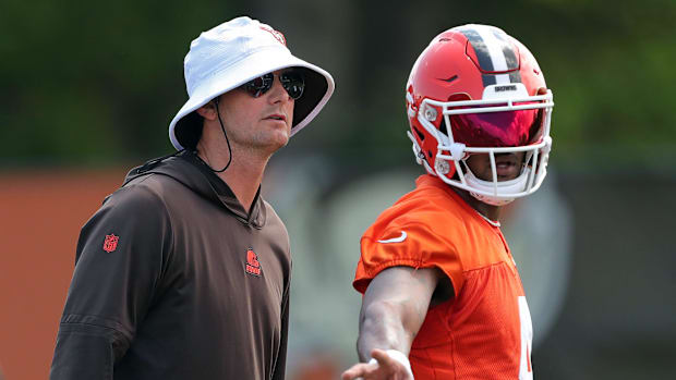 Browns offensive coordinator Ken Dorsey, left, watches quarterback Deshaun Watson during minicamp