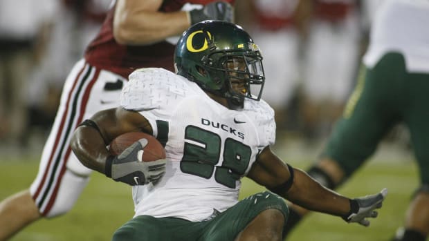 Sept 22, 2007; Stanford, CA, USA; Oregon Ducks running back Jonathan Stewart (28) loses his footing during the second quarter