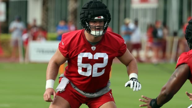 Tampa Bay Buccaneers center Graham Barton (62) works out during training camp at AdventHealth Training Center 