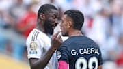 Antonio Rüdiger (l.) im Streit mit Gustavo Cabral