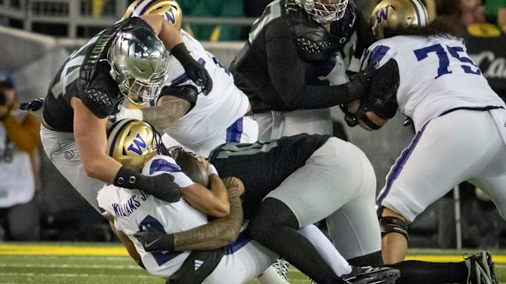 Matayo Uiagalelei, Teitum Tuioti and the Oregon defense sacked Washington quarterback Demond Williams Jr. 10 times in one game in November 2024. Ducks won 49-21.
