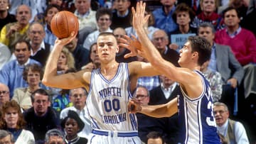 Feb 5, 1992; Chapel Hill, NC, USA; North Carolina Tar Heels center Eric Montross (00) looks to pass