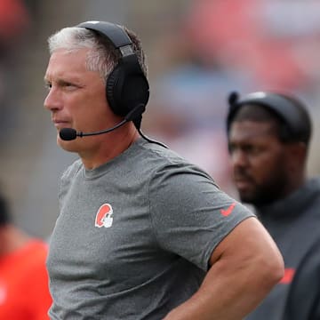 Cleveland Browns defensive coordinator Jim Schwartz watches during the second half of an NFL preseason football game at Cleveland Browns Stadium, Saturday, Aug. 10, 2024, in Cleveland, Ohio.