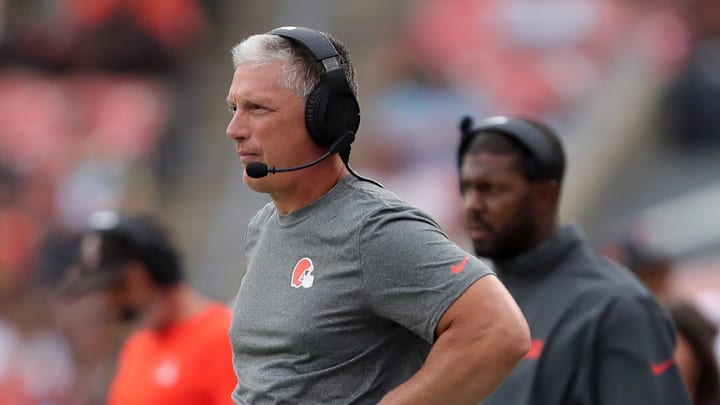 Cleveland Browns defensive coordinator Jim Schwartz watches during the second half of an NFL preseason football game at Cleveland Browns Stadium, Saturday, Aug. 10, 2024, in Cleveland, Ohio.