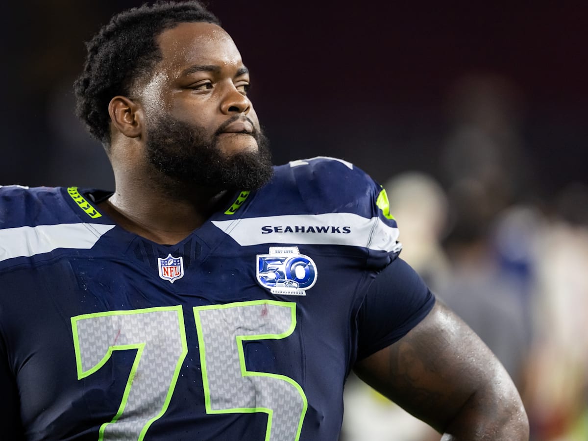 Anthony Bradford somehow hit new low in Seahawks' win over Texans