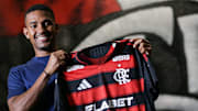Samuel Lino vai usar o número 16 no Flamengo