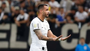 Renato Augusto está bem e sem dores na panturrilha, mas ainda não será utilizado por Vanderlei Luxemburgo. Renato Augusto está bem e sem dores na panturrilha, mas ainda não será utilizado por Vanderlei Luxemburgo.