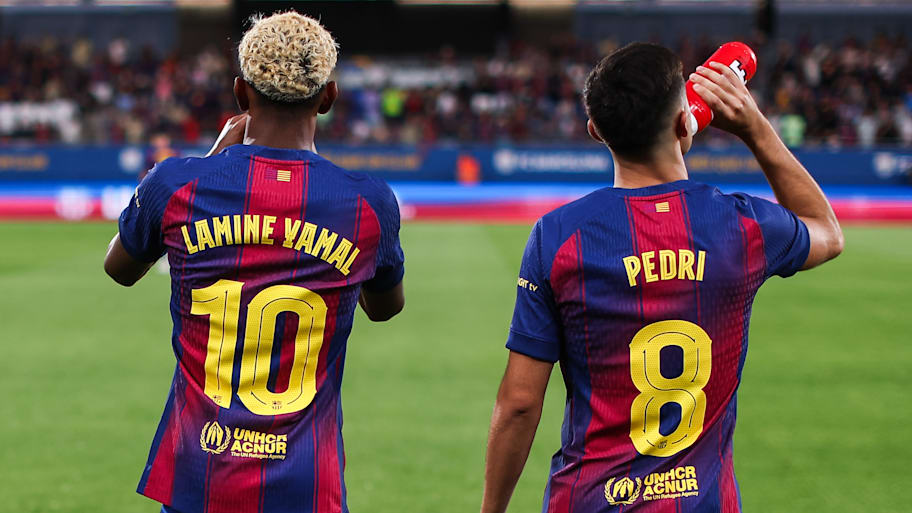 Lamine Yamal (left) and Pedri.