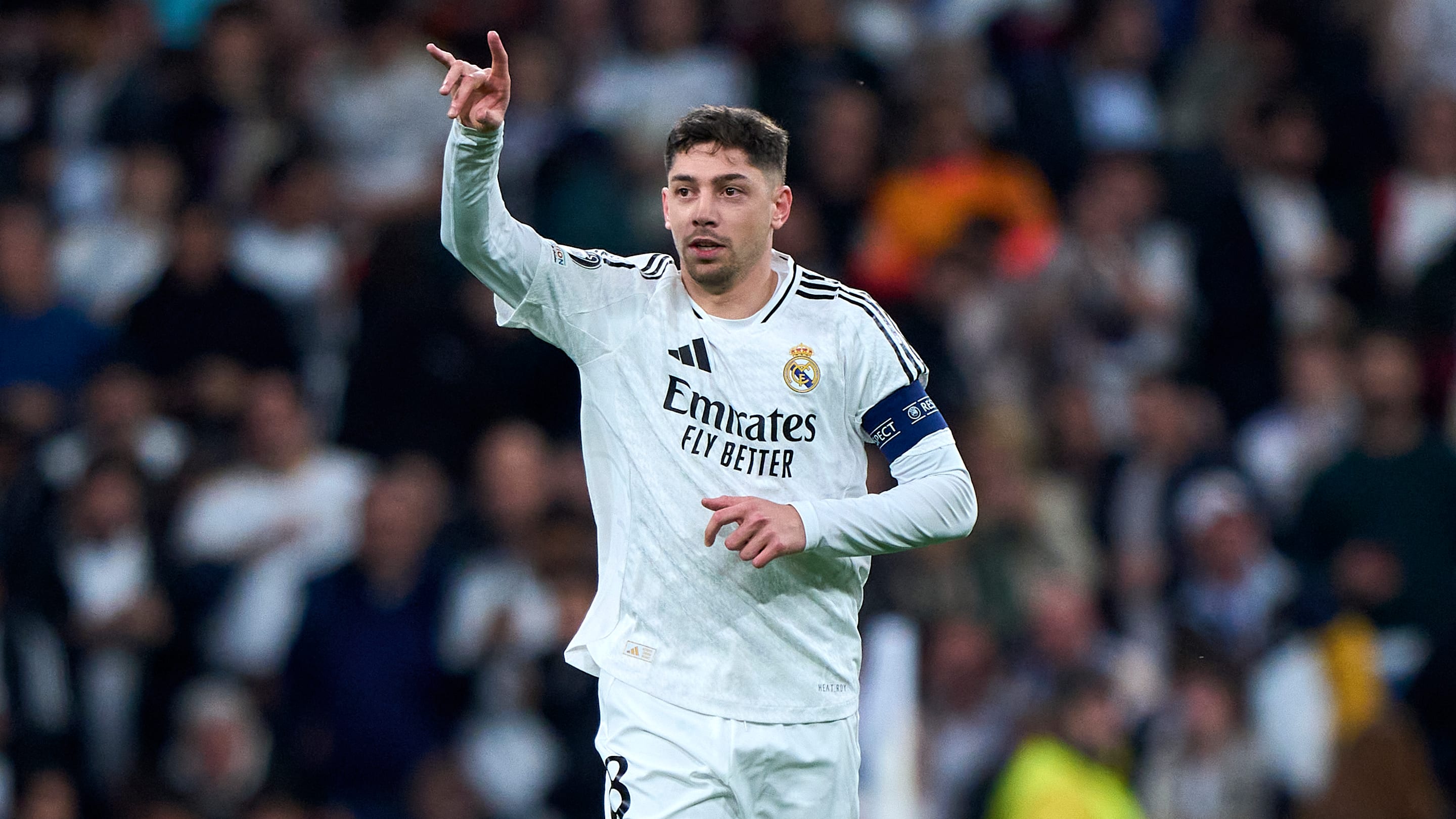 PHOTOS : De nouvelles images du maillot domicile du Real Madrid pour 2025/26 ont fuité, et il est très réussi