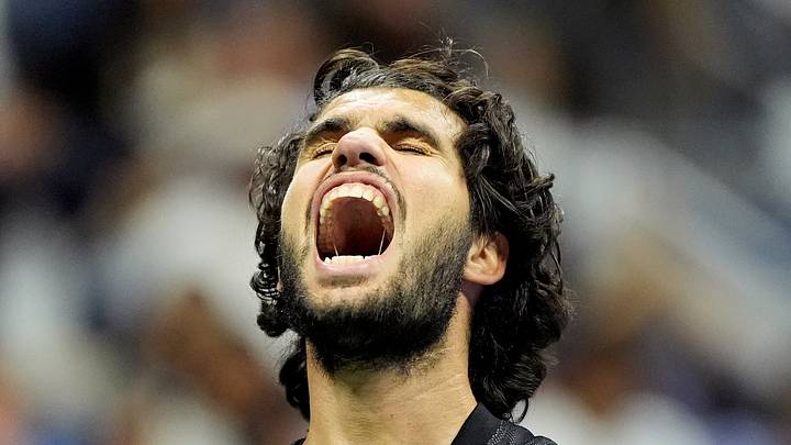 Carlos Alcaraz reacts during his quarterfinal US Open match