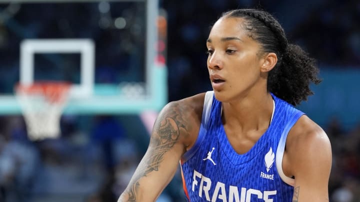 Aug 4, 2024; Villeneuve-d'Ascq, France; France forward Gabby Williams (15) passes the ball against Australia in the first half in a women’s group B game during the Paris 2024 Olympic Summer Games at Stade Pierre-Mauroy. Mandatory Credit: John David Mercer-USA TODAY Sports