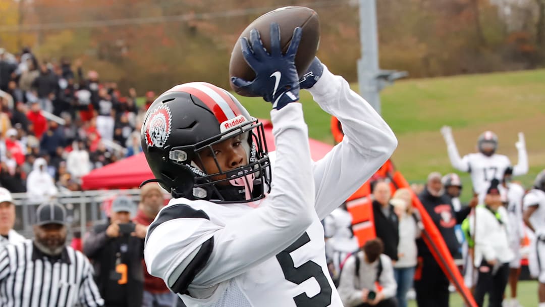 Aliquippa wide receiver Josh Lay catches a touchdown pass from Marques Council during the first half of the Quips' 21-12 win over McKeesport in the WPIAL Class 4A title game Saturday at Pine-Richland High School.