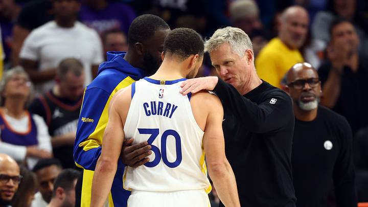 Phoenix, Arizona, USA; Golden State Warriors guard Stephen Curry (30) with forward Draymond Green and head coach Steve Kerr against the Phoenix Suns during the closing seconds of the play-in rounds of the 2026 NBA Playoffs at Mortgage Matchup Center. Mandatory Credit: Mark J. Rebilas-Imagn Images