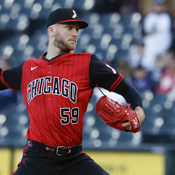 Chicago White Sox starting pitcher Sean Burke (59) throws against the Texas Rangers at Rate Field. 