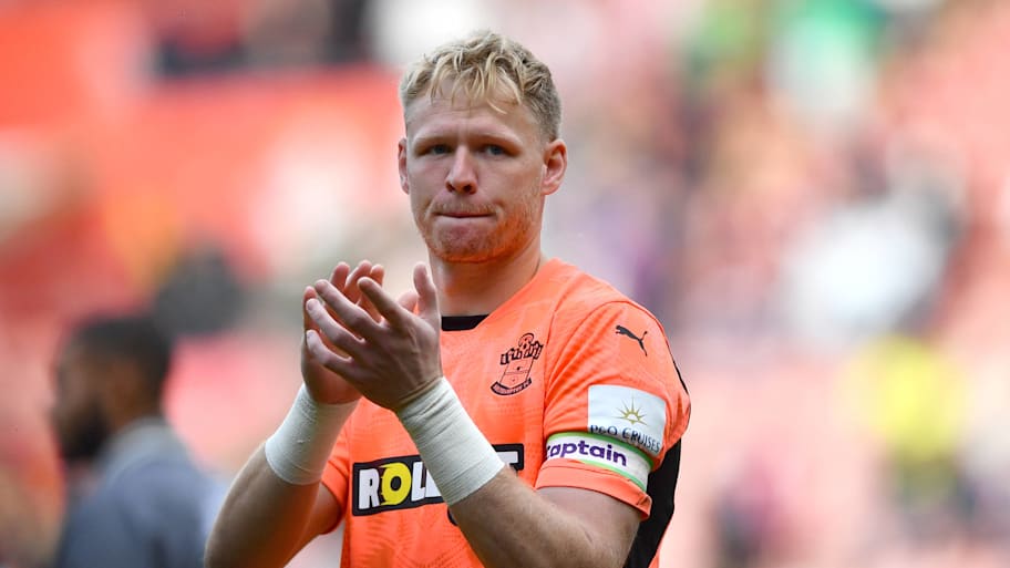 Aaron Ramsdale applauding.