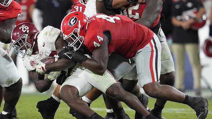 BREAKING: Georgia Bulldogs Defensive Lineman Suffers Injury Against Florida Gators