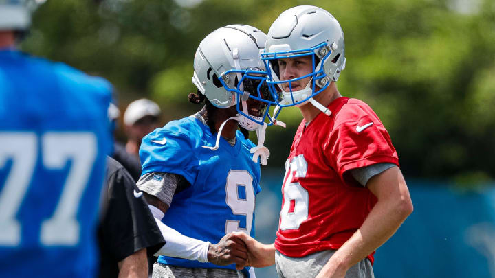 Detroit Lions wide receiver Jameson Williams (9) shakes hands with quarterback Jared Goff (16) at practice during mini camp at Detroit Lions headquarters and practice facility in Allen Park on Tuesday, June 4, 2024.