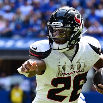 Sep 8, 2024; Indianapolis, Indiana, USA; Houston Texans running back Joe Mixon (28) out runs Indianapolis Colts cornerback Jaylon Jones (40) during the second half at Lucas Oil Stadium. Mandatory Credit: Marc Lebryk-Imagn Images