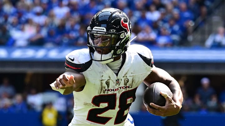 Sep 8, 2024; Indianapolis, Indiana, USA; Houston Texans running back Joe Mixon (28) out runs Indianapolis Colts cornerback Jaylon Jones (40) during the second half at Lucas Oil Stadium. Mandatory Credit: Marc Lebryk-Imagn Images