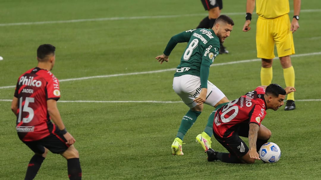 Confira o 11 ideal combinado entre Athletico-PR e Palmeiras, com base nas prováveis escalações