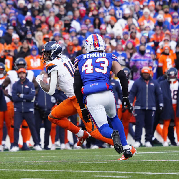 Terrel Bernard in pass coverage