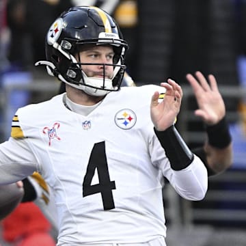 Former Pittsburgh Steelers quarterback Kyle Allen (4) warms up on the field before the game against the Baltimore Ravens 