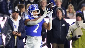 Hinckley Ropati snags a touchdown reception against Kansas.